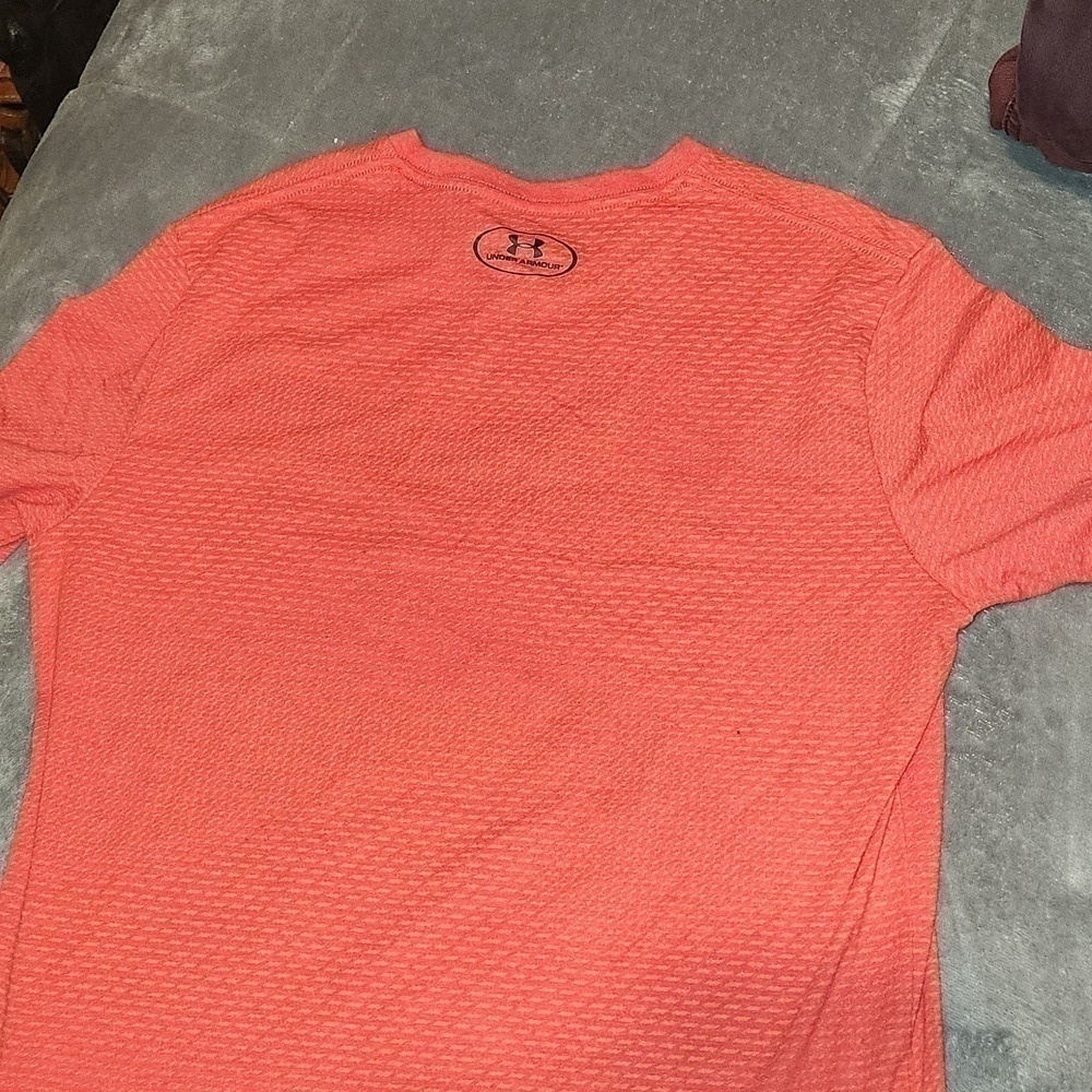 UnderArmour T Shirt - Picture 2 of 4